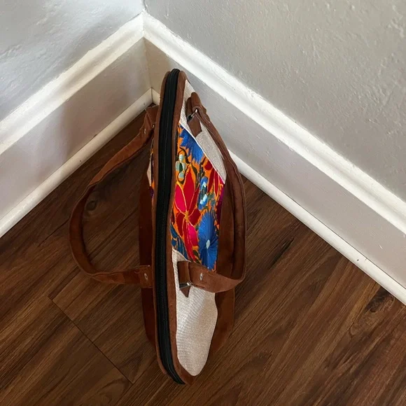 Handcrafted embroidered Floral Purse - Picture 9 of 11